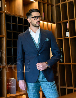 Sötét kék öltöny