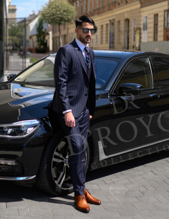 Sötét kék bordó csíkokkal