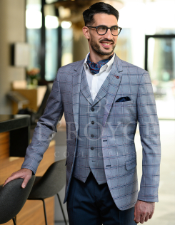 Kockás zakó és mellény, egyszínű nadrággal