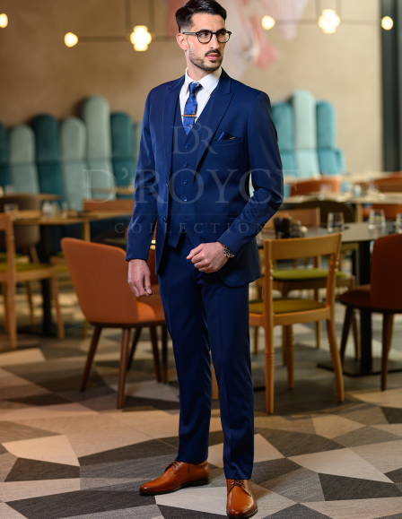 Középkék öltöny