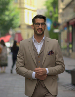 Mogyoró színű öltöny