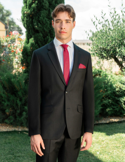 Klasszikus fekete öltöny