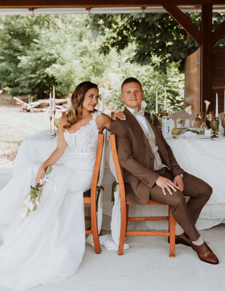 Sötétbarna öltöny