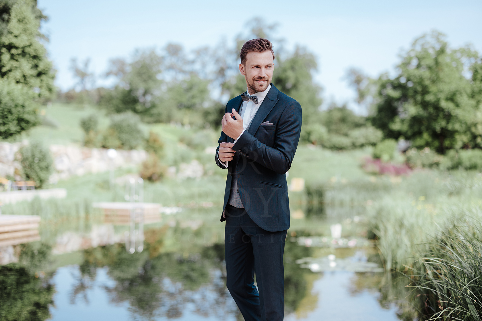 Sötétzöld esküvői öltöny, világosbarna kockás mellény3